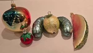 lot 519K image: LL-FR - Set of 6 Vintage Glass Fruit and Vegetable Ornaments