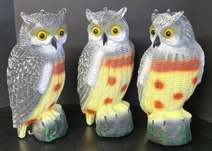 lot 565K image: BS - Set of 3 16-Inch Plastic Owl Decoys