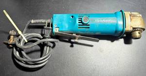 lot 652K image: G - Makita Electric Angle Grinder with Cord