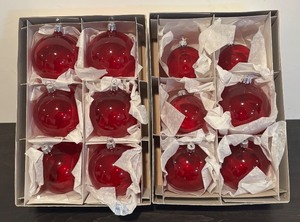 lot 138R image: FR - Set of 12 Red Christmas Glass Ornaments