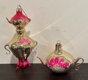 lot 238R image: S - Set of 2 Glass Teapot and Samovar Ornaments