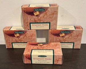 lot 241R image: S - Set of 4 New Smith & Hawken Brass Finish Ornament Hooks