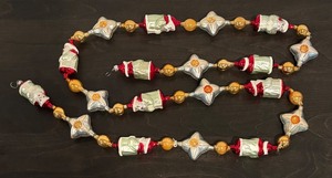 lot 245R image: S - Christopher Radko Santa Claus by Starlight Glass Ornament Garland