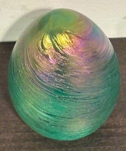 lot 252R image: S - Iridescent Art Glass Egg Paperweight by OBG