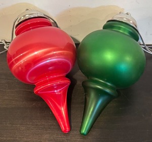 lot 380R image: TR - Set of 2 Large Red and Green Holiday Ornaments