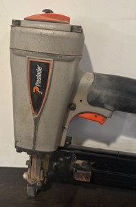 lot 492R image: FR - Paslode S200-S16 16 Gauge Pneumatic Crown Stapler