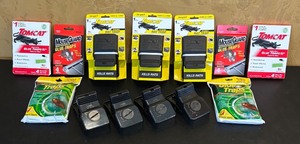 lot 586R image: MB - Lot of Rat, Mouse, and Roach Traps Assorted Brands