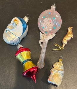 lot 602R image: FR - Collection of 5 Gorgeous Glass Christmas Ornaments