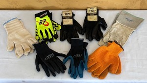 lot 704R image: BS - Lot of Work Gloves Assorted New and Used Styles