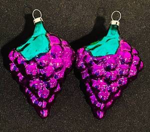 lot 331C image: S - Set of 2 Vintage 4-Inch Glass Grape Cluster Christmas Ornaments