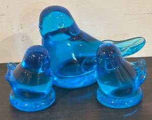 lot 800R image: LL  - Set of 3 Leo Ward Blue Glass Birds of Happiness