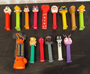 lot 864R image: LL  - Collection of Character Pez Dispensers Assorted Designs