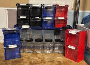 lot 866R image: LL  - Mixed Lot of Storage Bins and Plastic Jars�