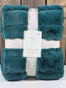 lot 27 image: Threshold - Green Throw Blanket  50x60