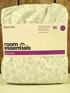 lot 95 image: Room Essentials - King Aqua Ditsy Floral Microfiber Sheet Set