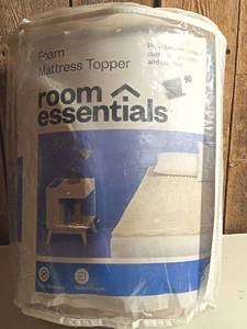 lot 90 image: Room Essentials - 5-Zone 1.25 Foam Mattress Topper