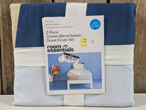 lot 26 image: Room Essentials - Cotton Blend Sateen Duvet Cover and Sham Set