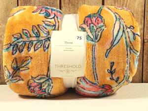 lot 75 image: Threshold - Oversized Printed Floral Prima Lush Throw Blanket Gold