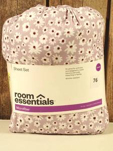 lot 76 image: Room Essentials - Printed Microfiber Sheet Set