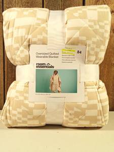 lot 84 image: Room Essentials - Oversized Quilted Wearable Blanket 60inx80in