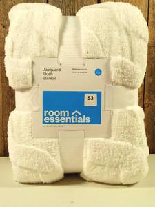 lot 54 image: Room Essentials - FullQueen Wavy Jacquard Plush Blanket WHITE 90in x 92in