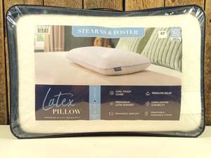lot 68 image: STEARNS & FOSTER LATEX PILLOW STANDARD SIZE 24 x 16