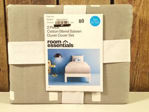 lot 81 image: Room Essentials - 2 Piece Cotton Blend Sateen Duvet Cover Set