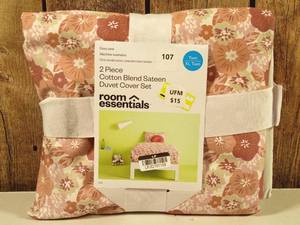 lot 108 image: Room Essentials - Cotton Blend Sateen Duvet Cover and Sham Set