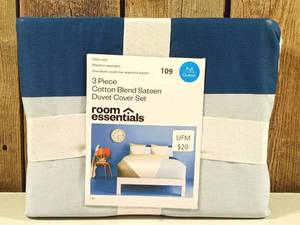 lot 110 image: Room Essentials - Cotton Blend Sateen Duvet Cover and Sham Set IvoryLight