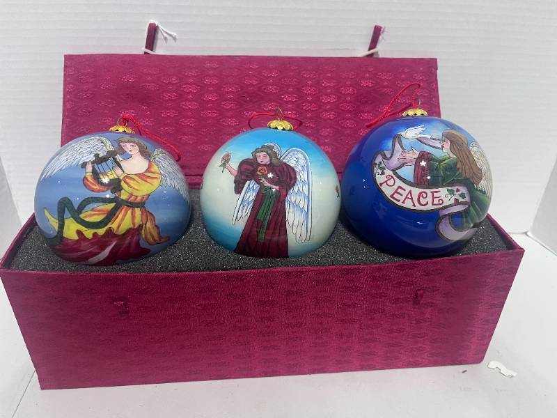 lot 101 image: Set of Three Hand painted  4 Glass Ornaments in Decorative Box
