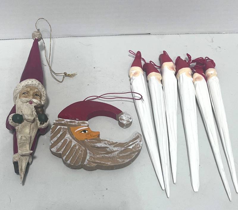 lot 16 image: 8 Vintage Wood Santa Claus Ornaments