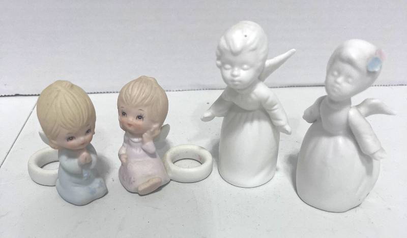 lot 22 image: 2 Vintage Napcoware Kissing Angles and 2 Lefton Angel Candle Huggers