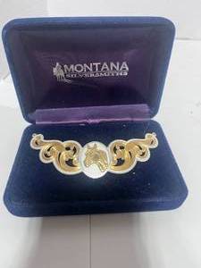 lot 113 image: Montana Silversmiths Horse Hat Band or Necklace Pendant In Box