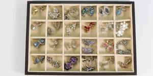 lot 28 image: Better Costume Jewelry - Earrings