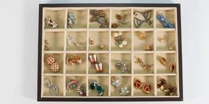 lot 24 image: Better Costume Jewelry - Earrings