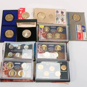 lot 56 image: Large Lot of Mint SetsBicentennial Coins