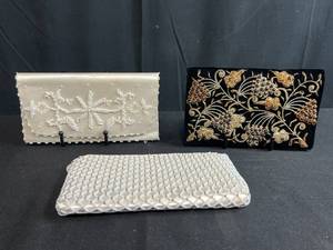 lot 86 image: Set of 3 Vintage Beaded Evening Clutches and Purses