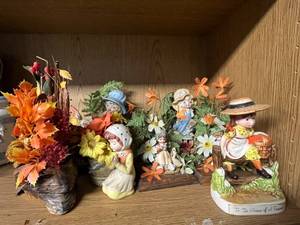lot 98 image: Set of Vintage Ceramic and Porcelain Figurines with Floral Decorations