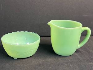 lot 121 image: Fire-King Jadeite Creamer and Sugar Bowl Set