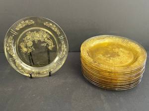 lot 134 image: Set of 14 Vintage Amber Depression Glass 9-Inch Plates with Floral Pattern