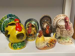 lot 136 image: Collection of 5 Vintage Japan Turkey and Hen Ceramic Planters