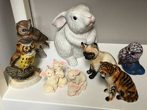 lot 137 image: Collection of Animal Figurines Including Enesco Owl, Inarco Rabbit, Siamese Cat, and Pig Sets