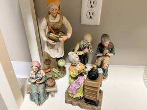 lot 140 image: Collection of Kelvins Japan Vintage Porcelain Figurines