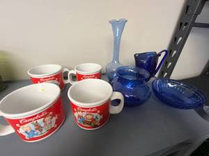 lot 161 image: Collection of 4 Campbells Soup Mugs and 4 Blue Glass Decor Pieces