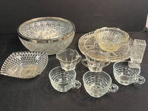 lot 170 image: Collection of Vintage Pressed Glass Tableware Bowls, Cups, and Serving Pieces