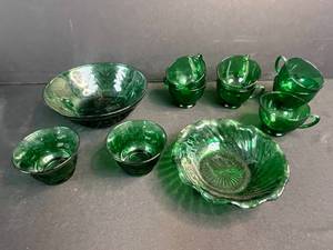 lot 172 image: Vintage Green Depression Glass Serving Set with Cups and Bowls