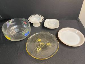 lot 197 image: Collection of Vintage Glass Bowls, Dishes, and Milk Glass Pieces