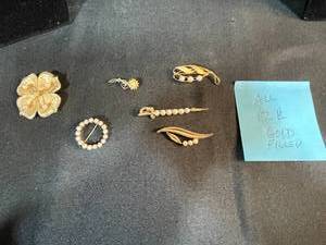 lot 205 image: Collection of 6 Vintage 12K Gold-Filled Pearl Brooches and Pins