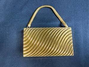 lot 50 image: Vintage Gold Tone Metal Compact Purse with Mirror and Carrying Handle