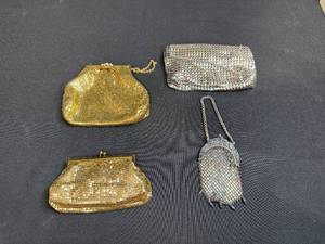 lot 59 image: Collection of 4 Vintage Mesh Evening Bags and Coin Purses
